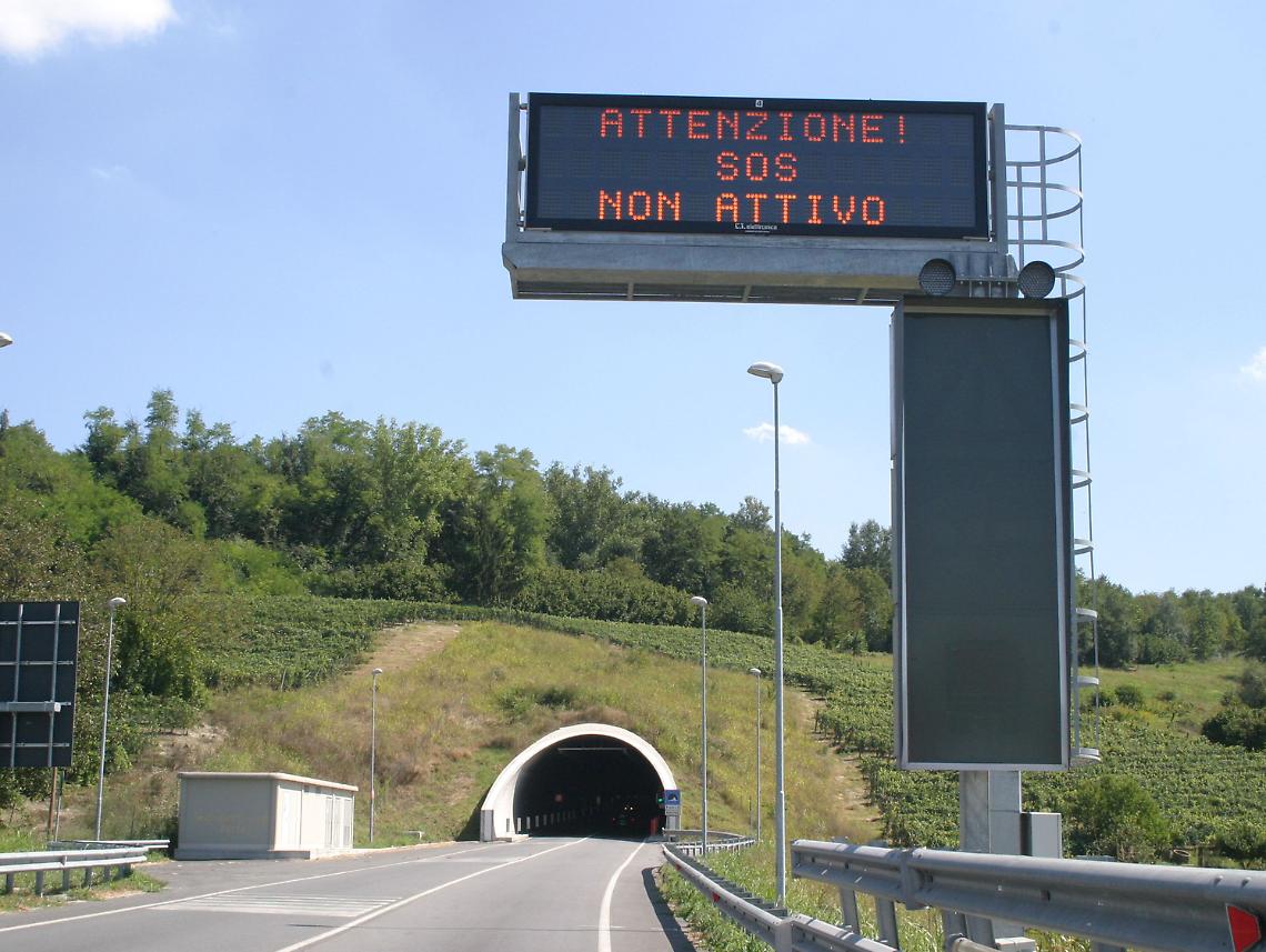 Incidente nel tunnel di Isola:<br/>due feriti, circolazione riaperta
