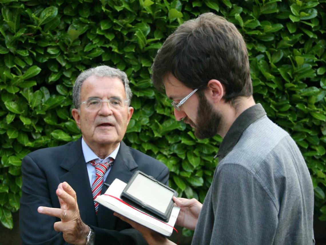 Romano Prodi e le sue riflessioni<br/>pedalando sull'amata bicicletta