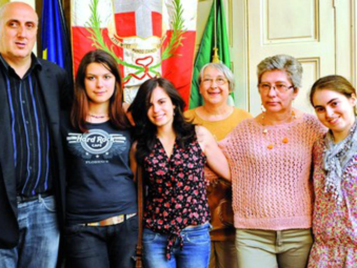 Tovagliette "in simboli"<br/>sui tavoli di 16 ristoranti