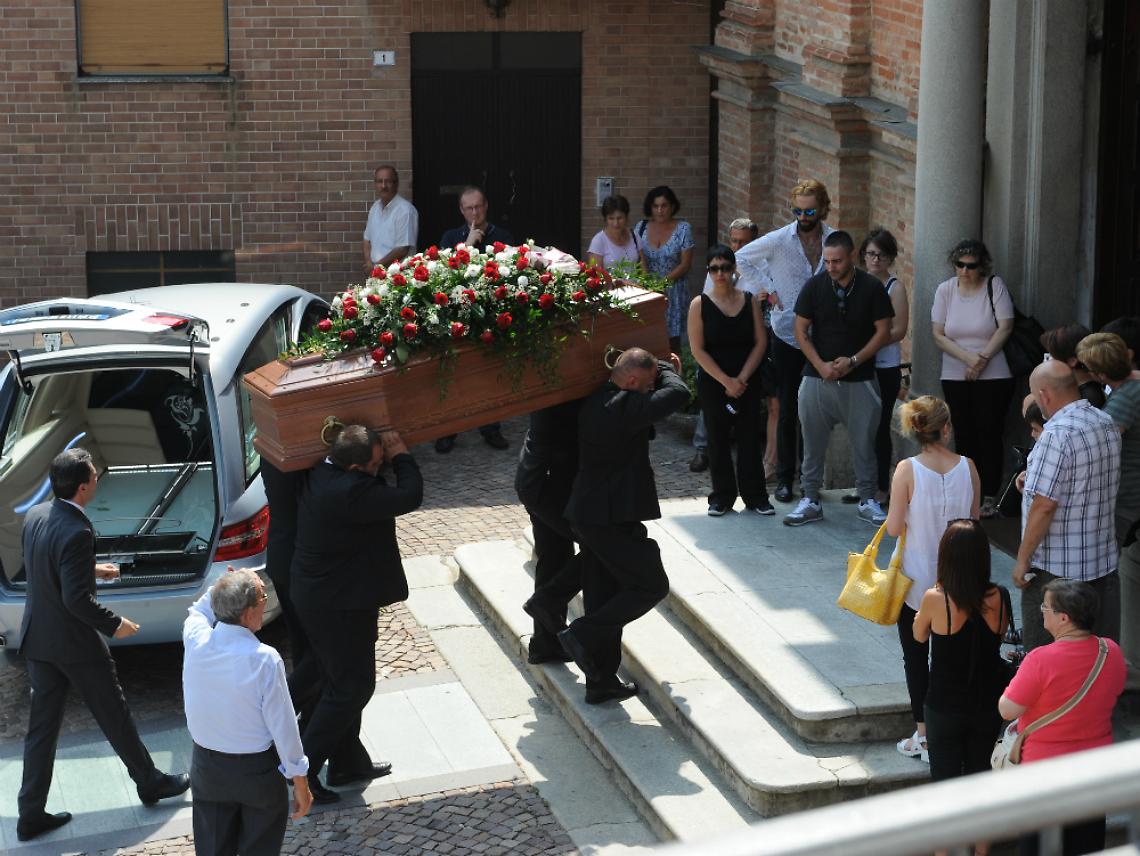 A Montechiaro le esequie<br/>del camionista assassinato