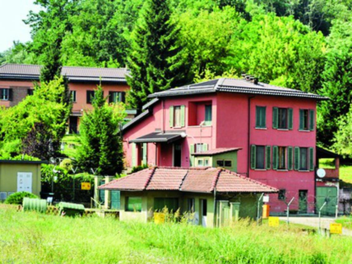 CasaPound: no ai profughi<br/>nella caserma di Annone