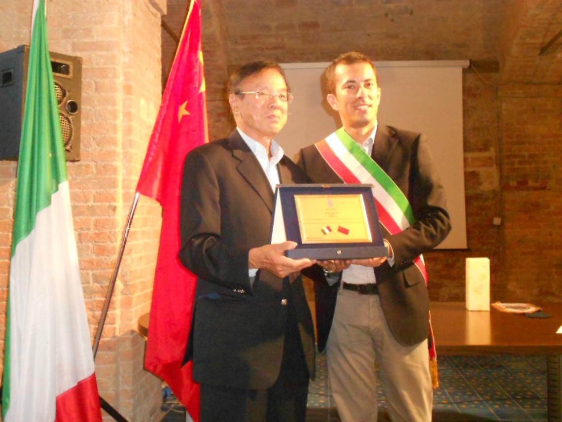 Dal gemellaggio con i cinesi<br/>nasce la bevanda arancia e Moscato