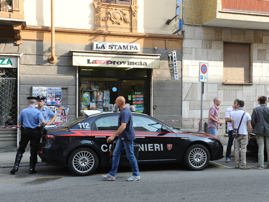 Tabaccaia accoltellata: &egrave; grave<br/>Torna il far west in corso Volta