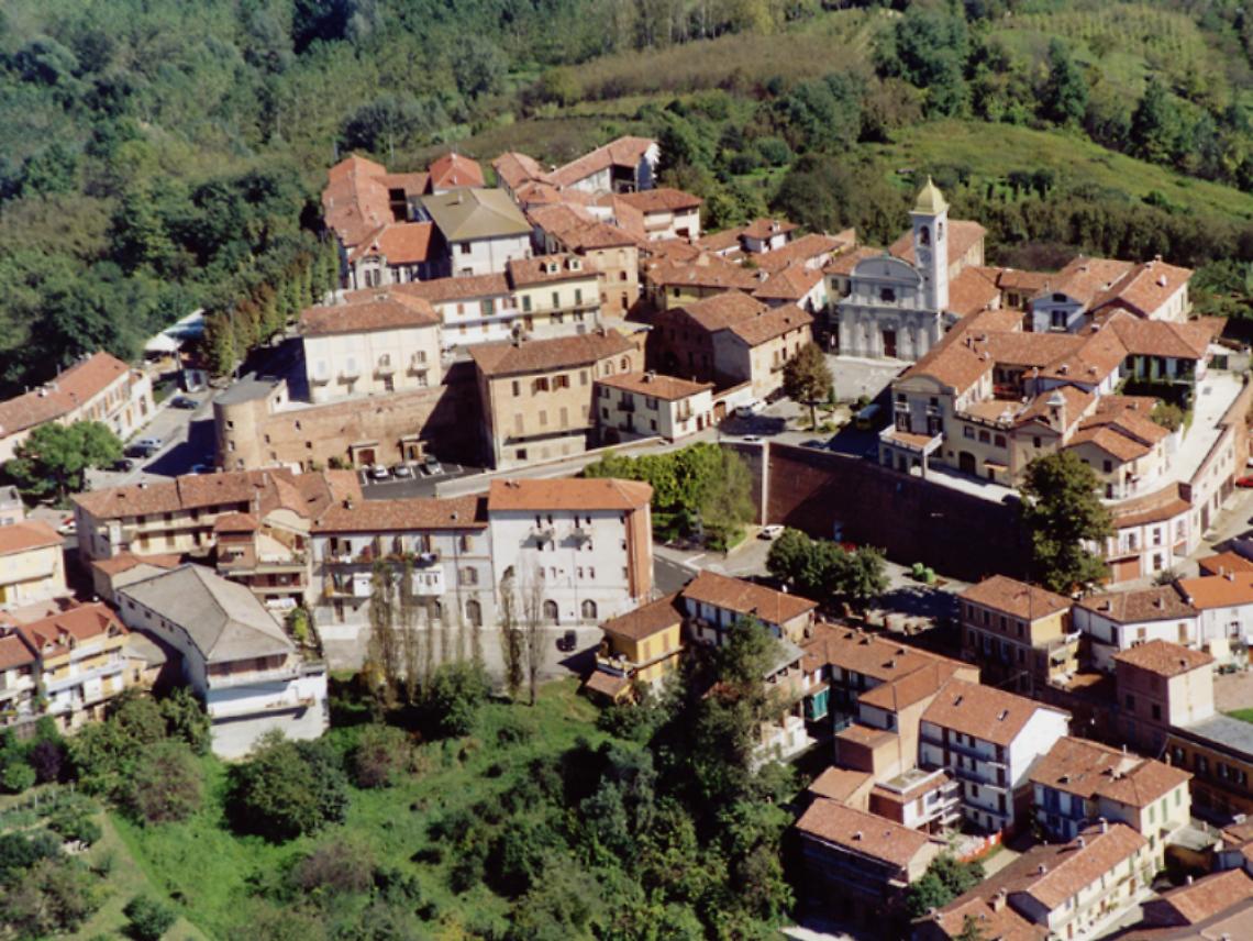 Sport e sfilata di abiti da sposa<br/>alla festa di Portacomaro