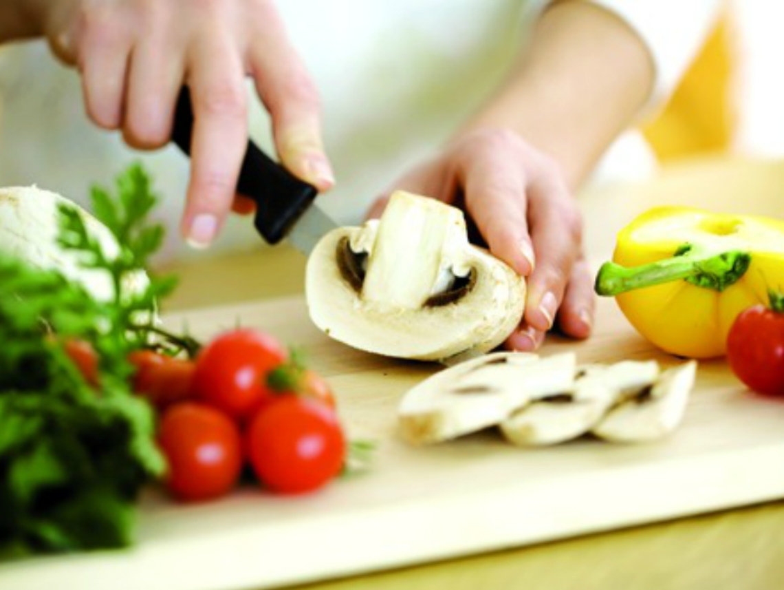 Fornelli, mestoli, piatti e pentole<br/>Che bello vivere i sapori della cucina