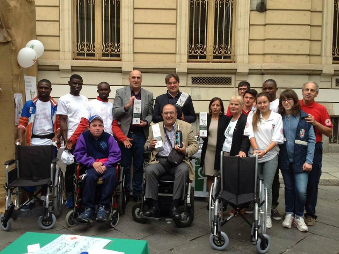 I profughi aiutano i disabili<br/>a visitare Arti e Mercanti