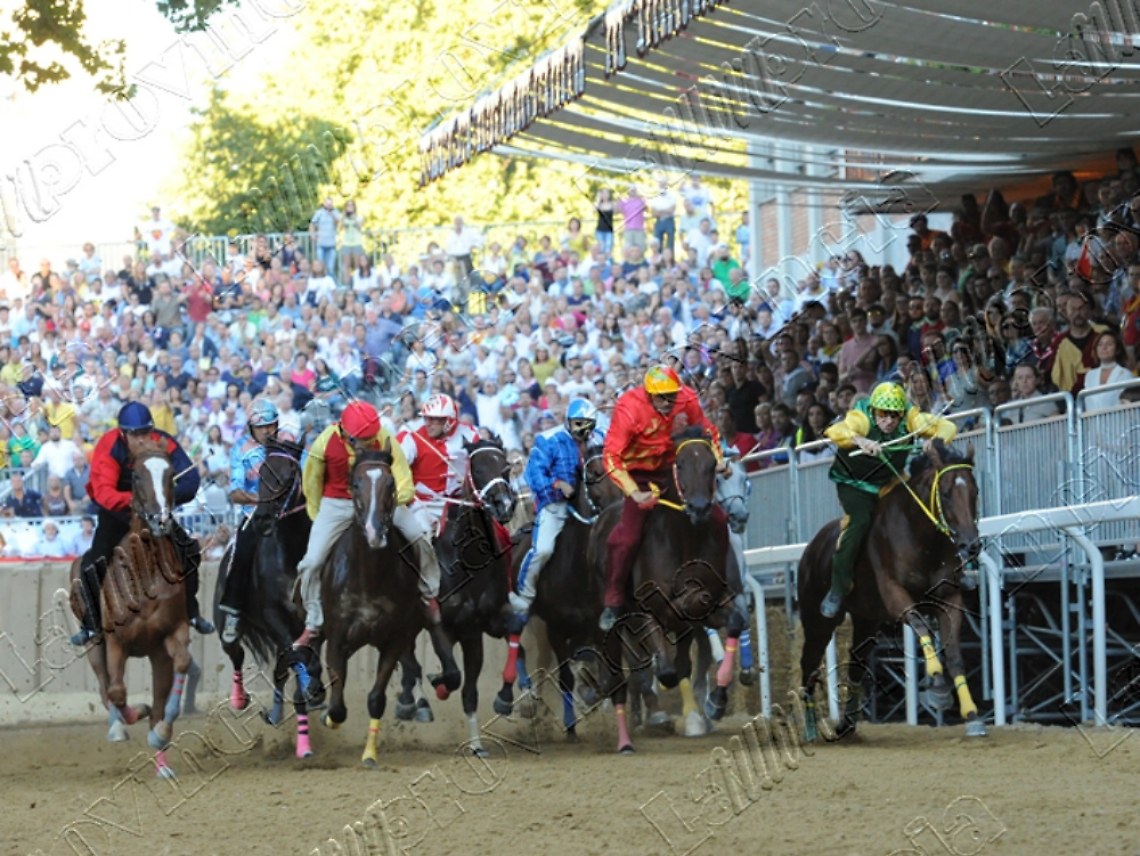 VIDEO: le tre batterie del Palio<br/>e la finale della corsa