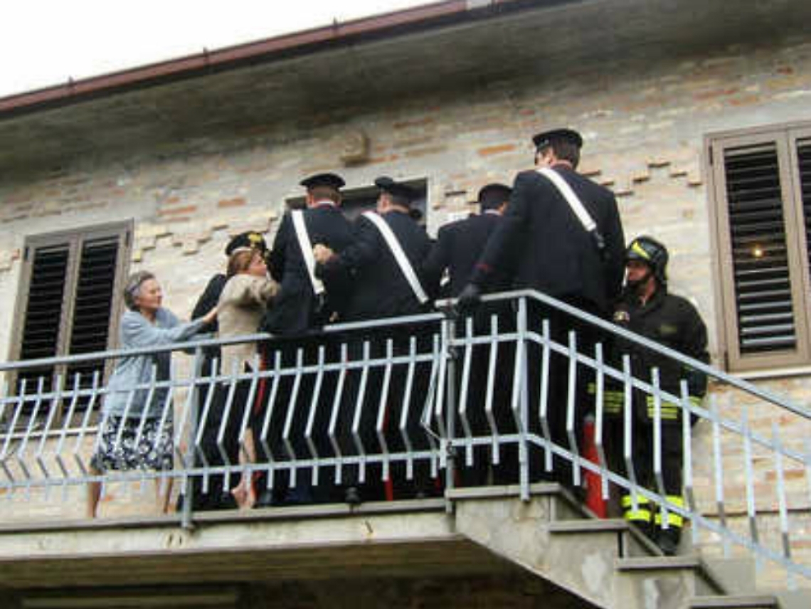 Coppia a rischio sfratto<br/>minaccia di darsi fuoco