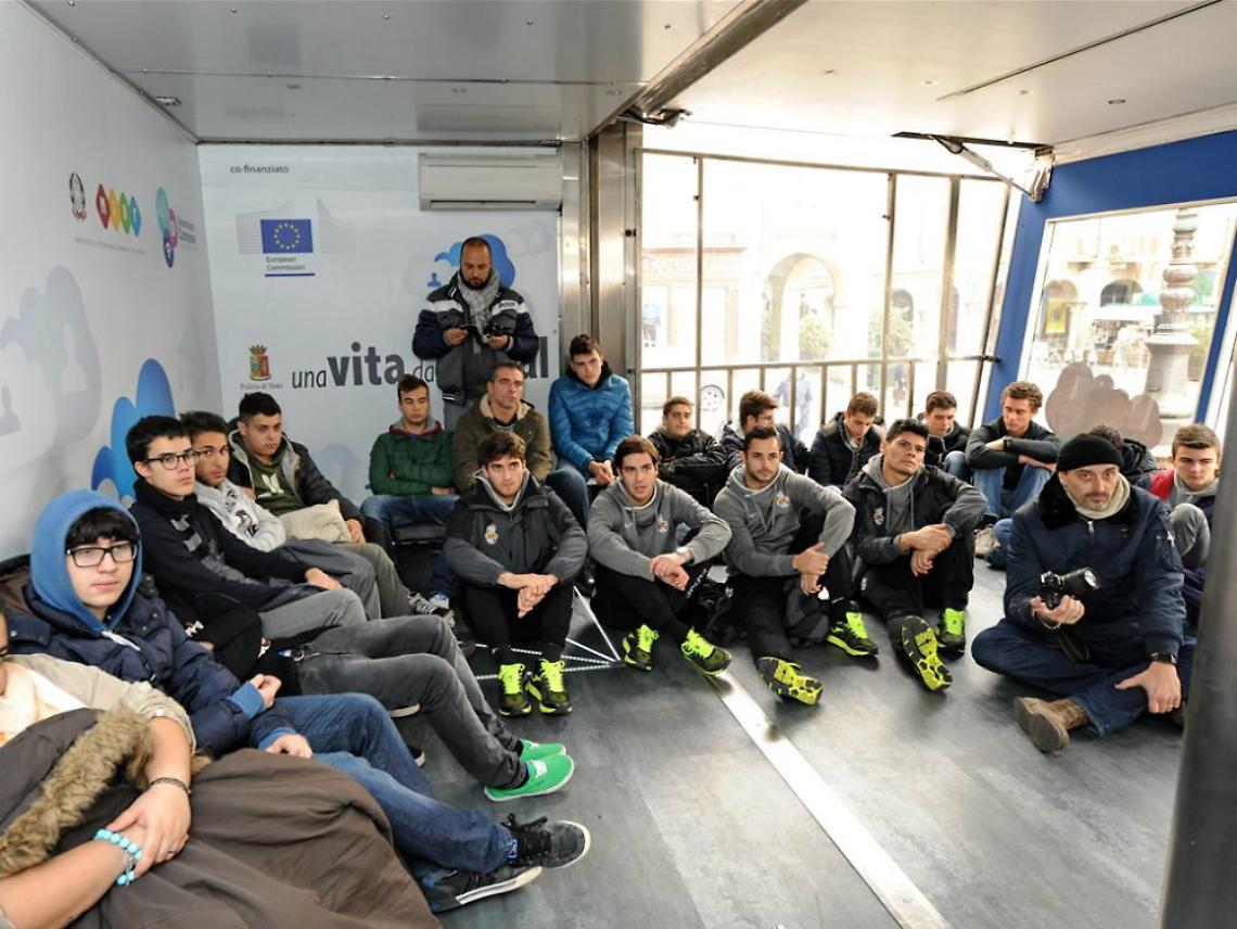 A lezione di social dalla Polizia:<br/>&laquo;Ragazzi, attenti ai pericoli del web&raquo;