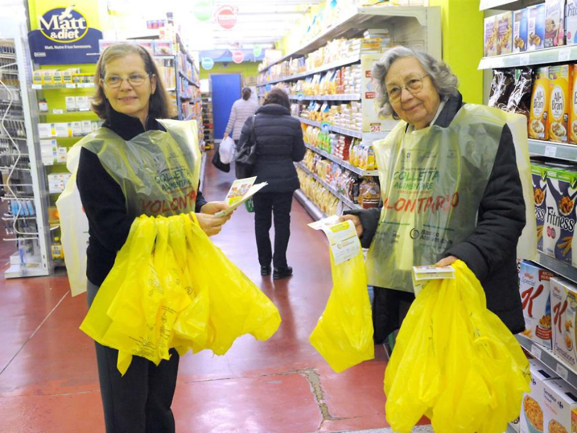 Al supermercato la spesa per gli altri<br/>Torna la Colletta del Banco Alimentare