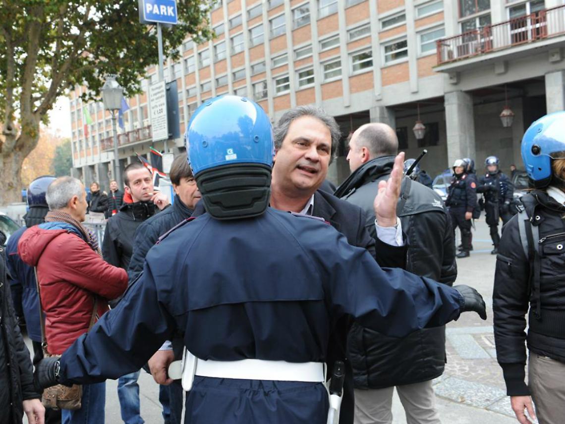 Faccia a faccia ForzaNuova-Oppositori<br/>Insulti ma nessuno scontro in piazza
