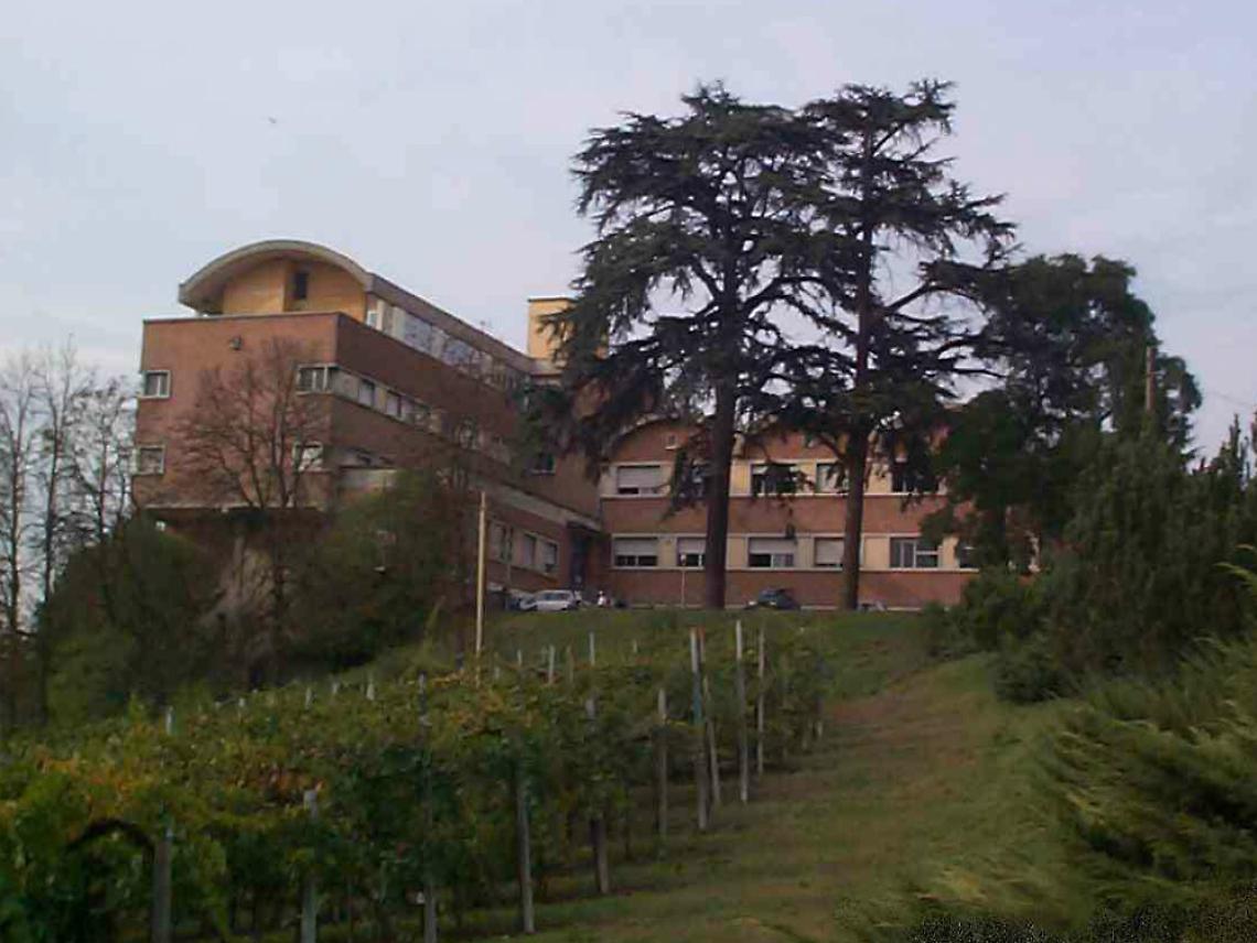 Guasto alla caldaia dell'Istituto Penna<br/>Gli studenti restano fuori dalla scuola