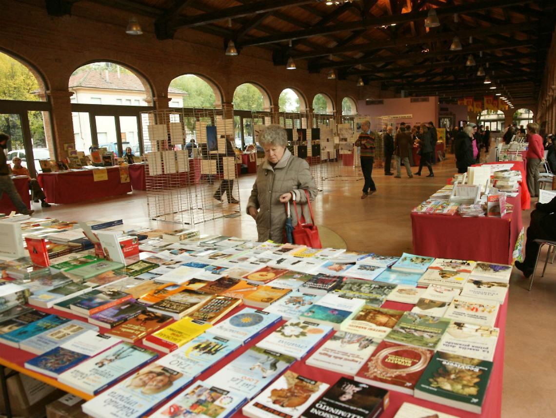Libri in Nizza, nell'era digitale regna ancora la carta