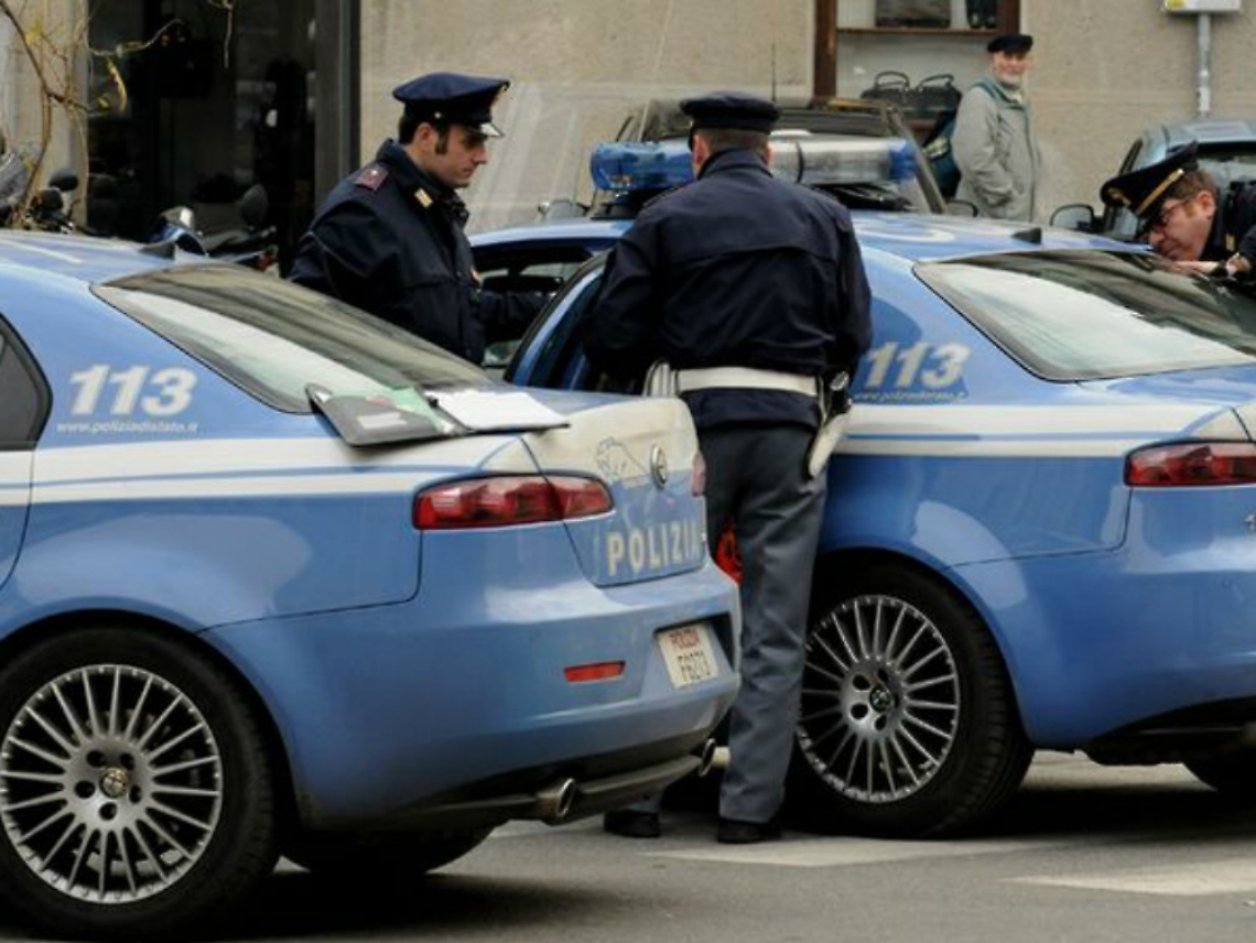 Una chiamata al 113 e la polizia<br/>arresta il ladro in flagranza di reato