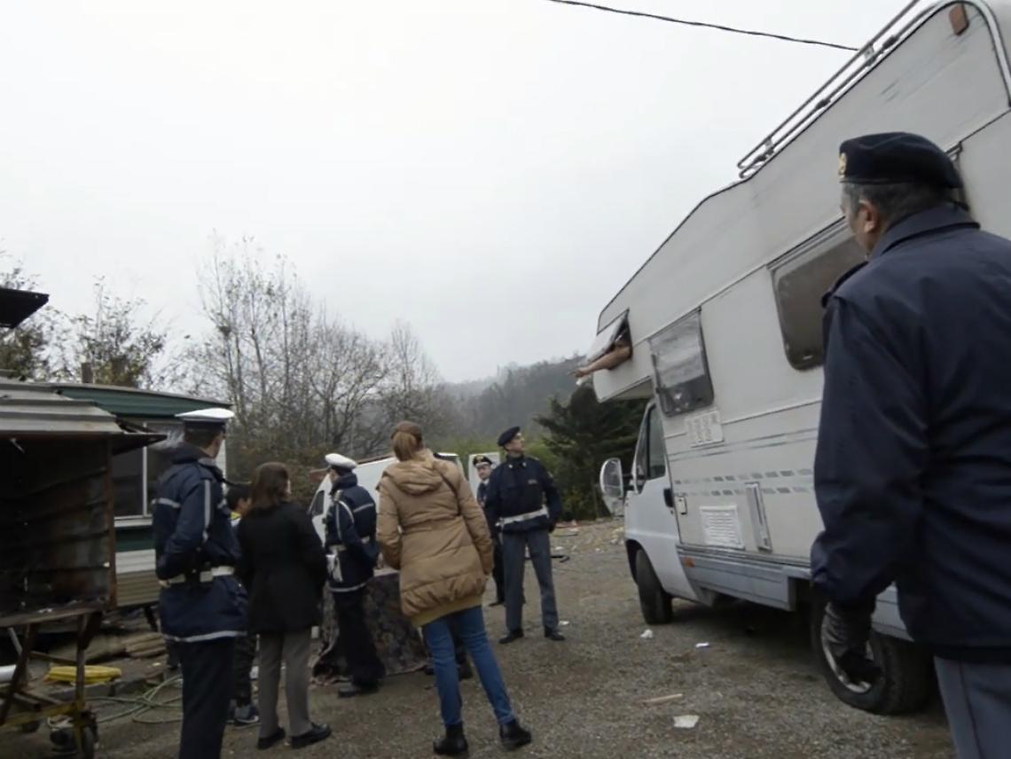 VIDEO - Lo sgombero del campo nomadi abusivo