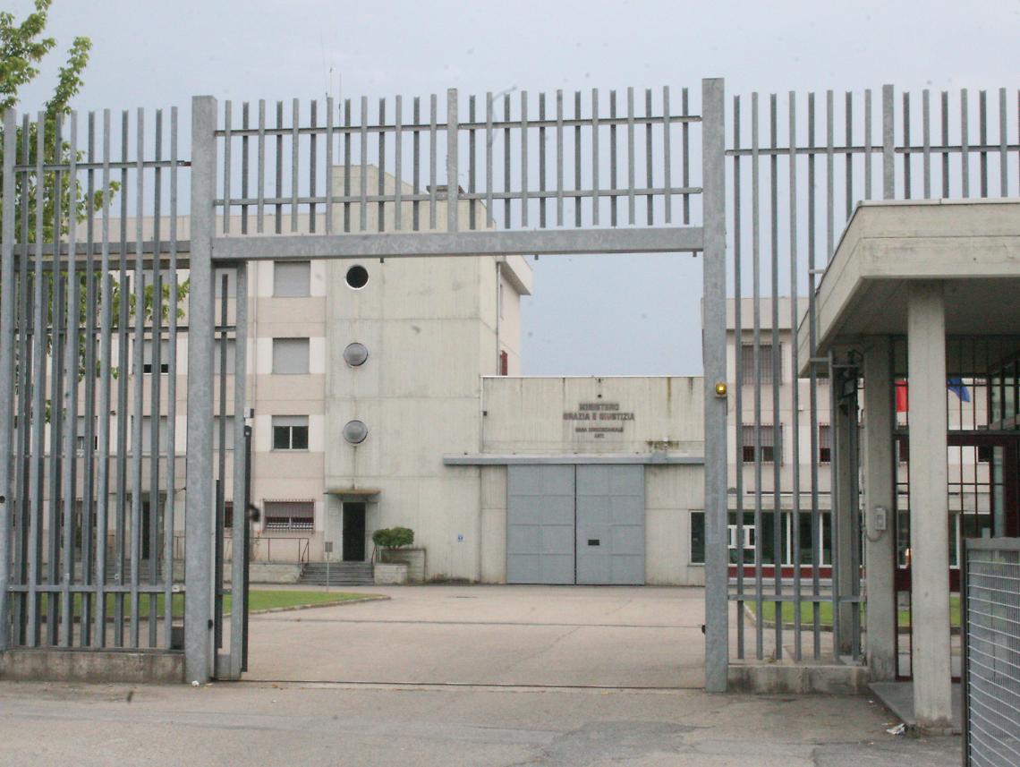 &laquo;Detenuti picchiati e lasciati al gelo&raquo;<br/>Offerti 45 mila euro di risarcimento