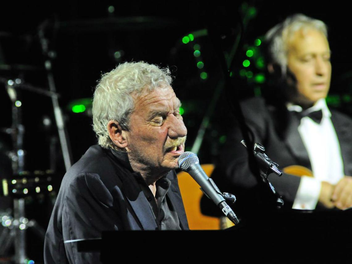 Per un riconoscimento<br/>gli artisti se ne vanno