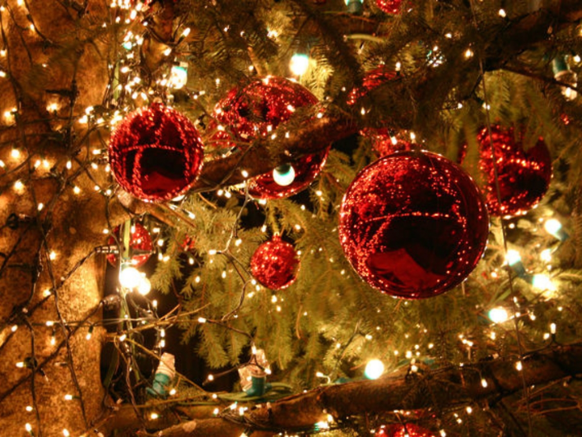 Sabato si accende il Natale astigiano<br/>&laquo;Negozianti, sostenete le luminarie&raquo;