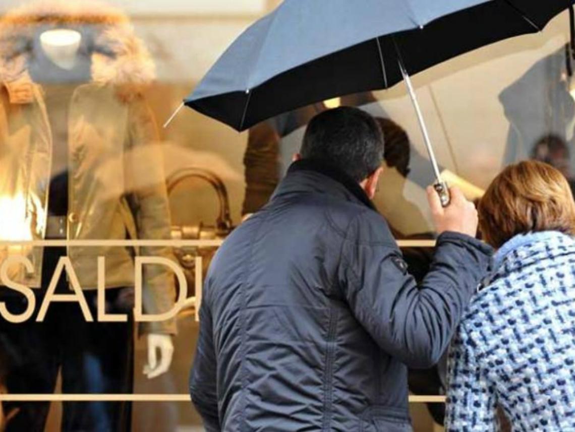 Saldi, parte la caccia allo sconto<br/>Previsti da subito forti ribassi