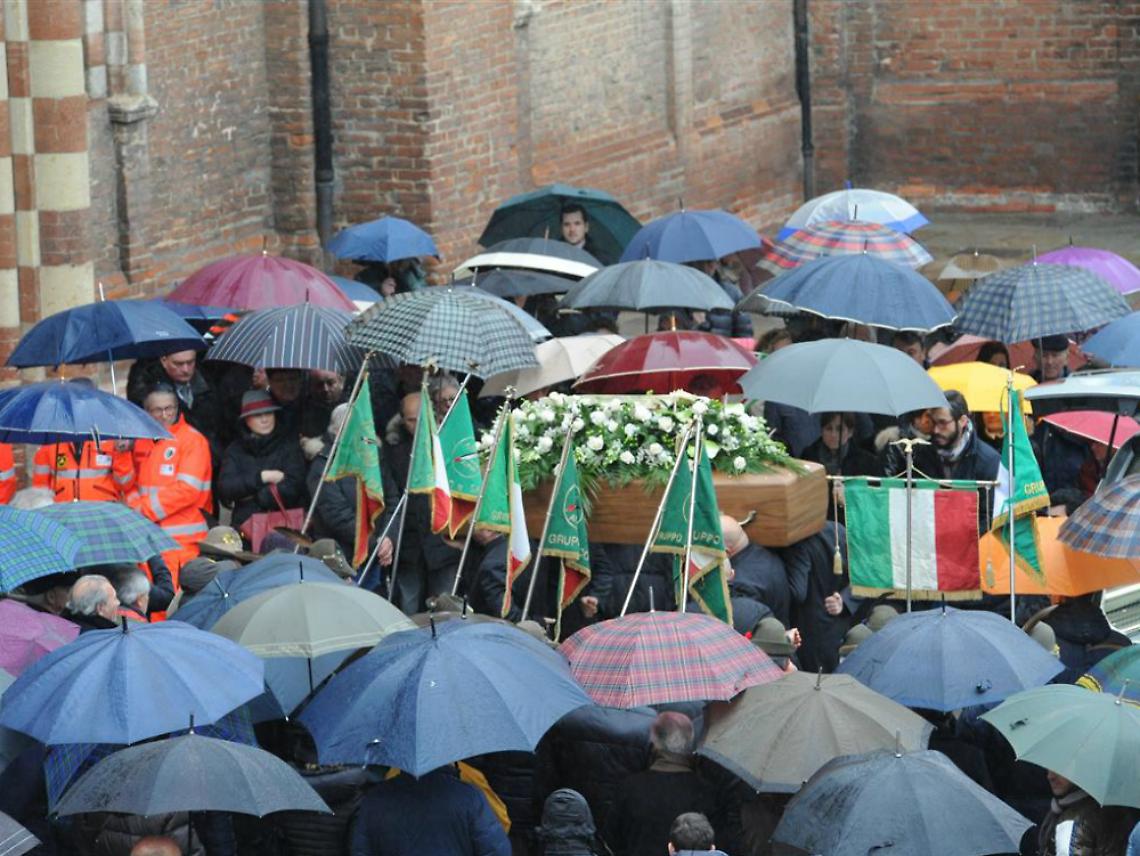 Amici e autorit&agrave; in Cattedrale<br/>per l'ultimo saluto a Pier Franco Ferraris