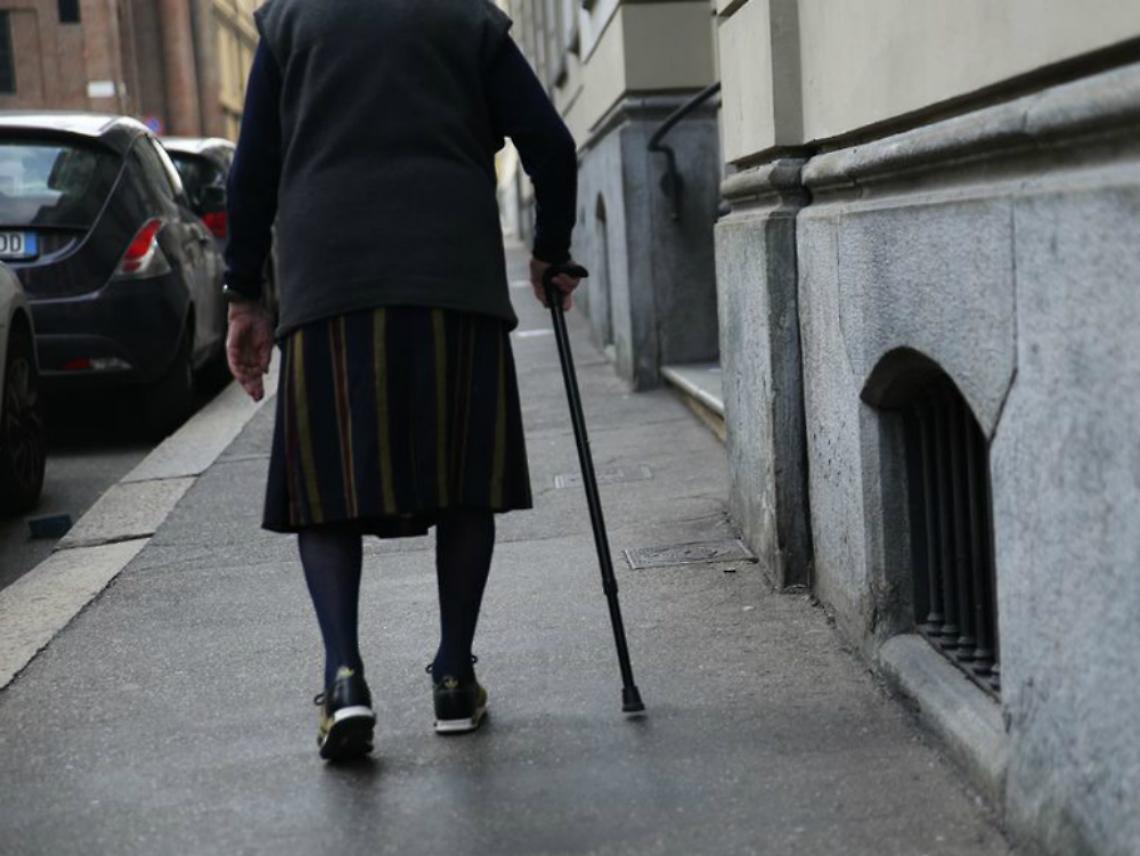 Anziana rapinata in viale Partigiani