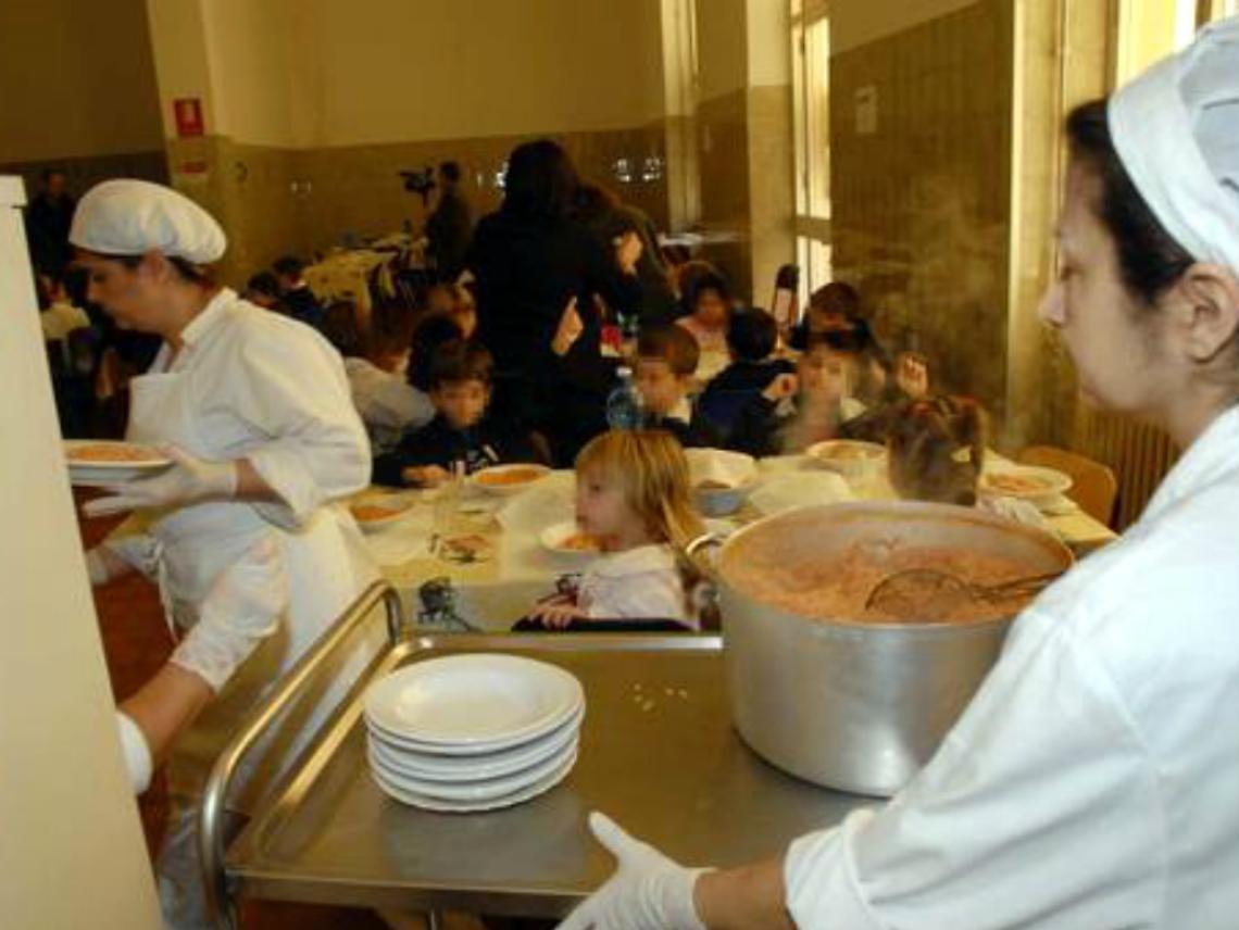 Gli addetti delle mense<br/>incrociano le braccia