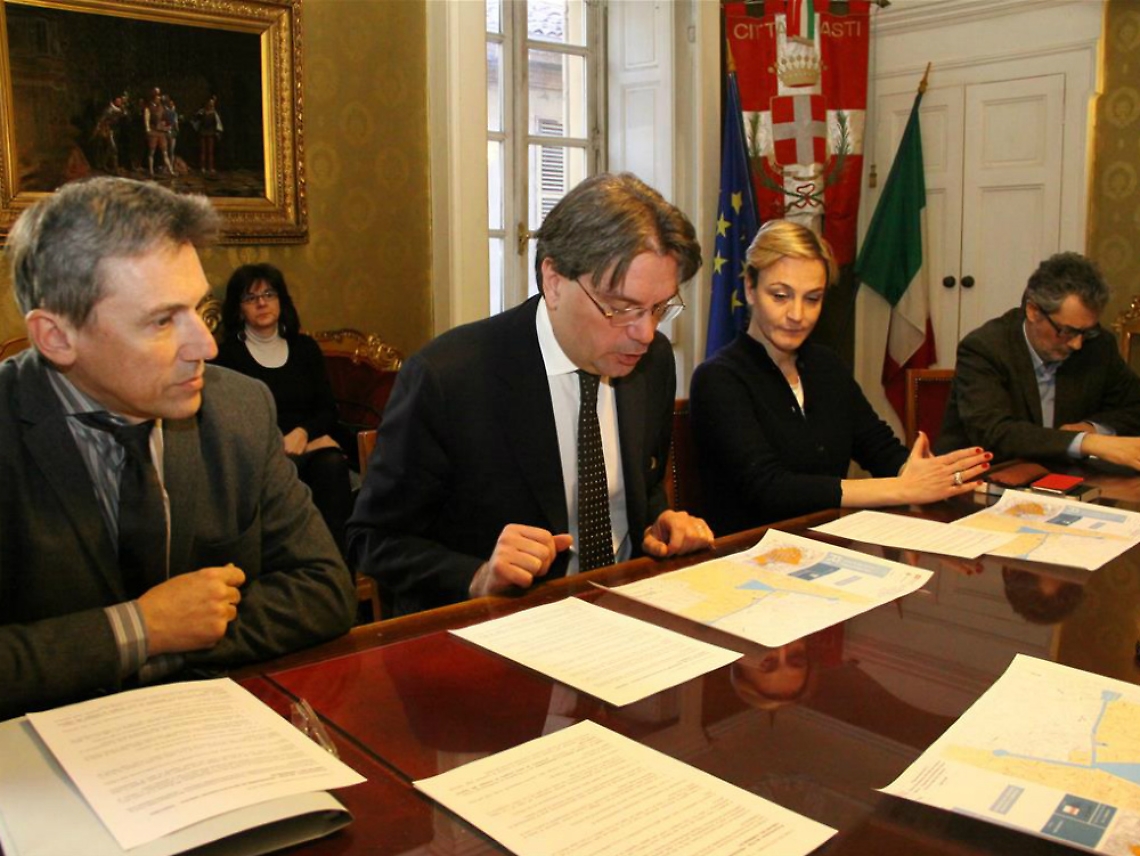 Nuove luci, arredi urbani<br/>e aiuti ai commercianti