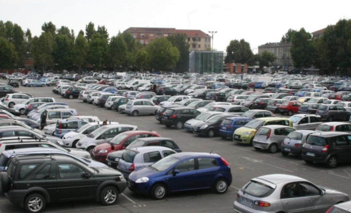 Donne prese di mira dai ladri nei parcheggi