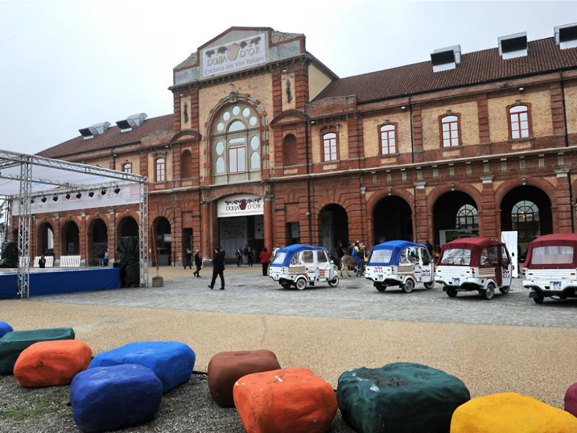 &laquo;All'Enofila si faccia un polo<br/>per le produzioni cinematografiche&raquo;