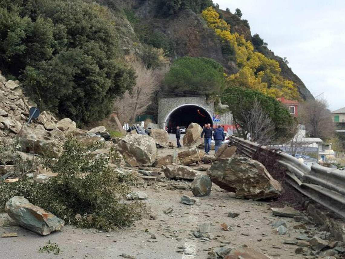 Astigiani feriti nella frana di Arenzano<br/>&laquo;Salva grazie alla sua prontezza di riflessi&raquo;