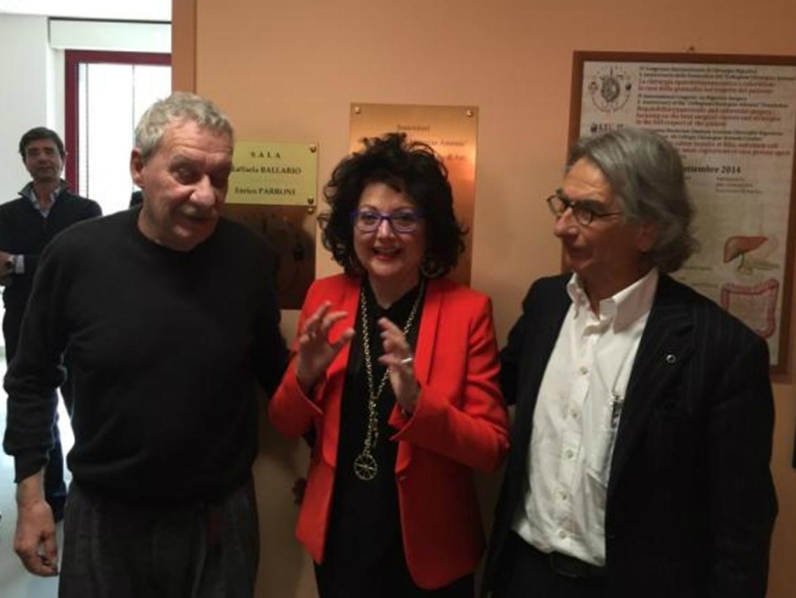 Il primario Marino va in pensione<br/>e ringrazia i benefattori con una targa