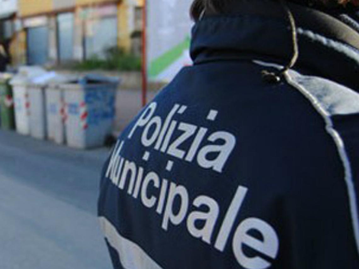 Polizia municipale sorprende ladri<br/>Inseguimento in auto fino al "Borgo"