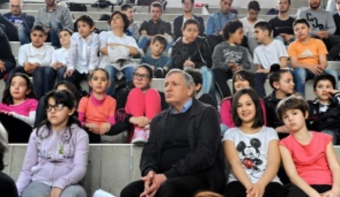 Don Ciotti agli studenti astigiani: &laquo;Forza degli onesti sar&agrave; forza di cambiamento&raquo;