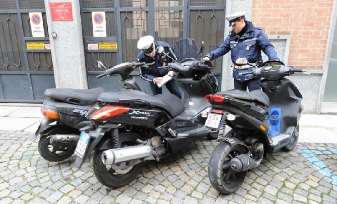 Via Orfanotrofio, il garage degli scooter rubati