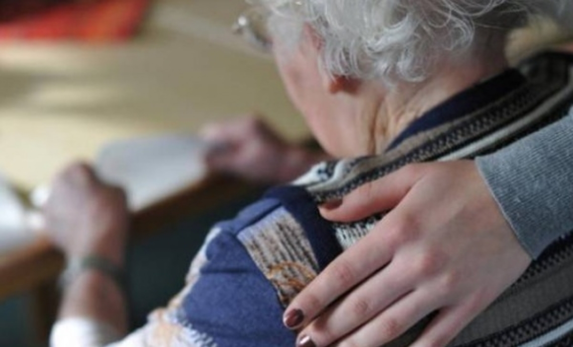 Truffa e violenza su anziana, indagato un 46enne