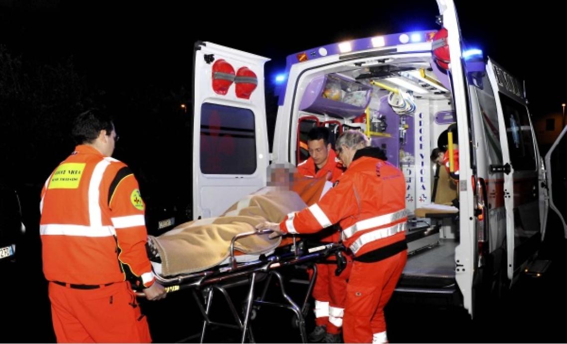 Un giovane in coma nella prima notte degli alpini