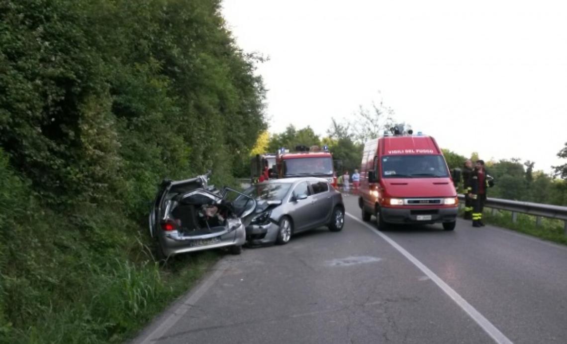 Frontale fra auto: ferite due famiglie con bimbi