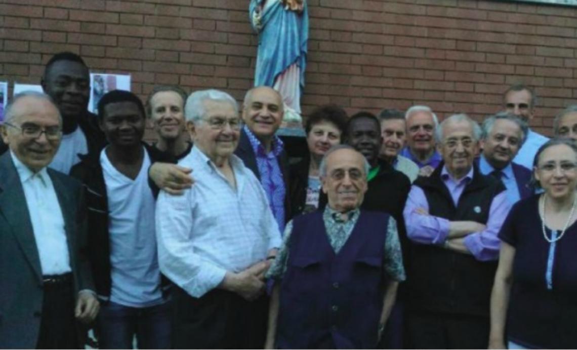 La statua della Madonna ripulita dai profughi