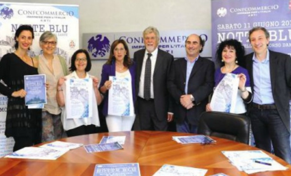 Notte blu in corso Dante tra spettacoli e acquisti