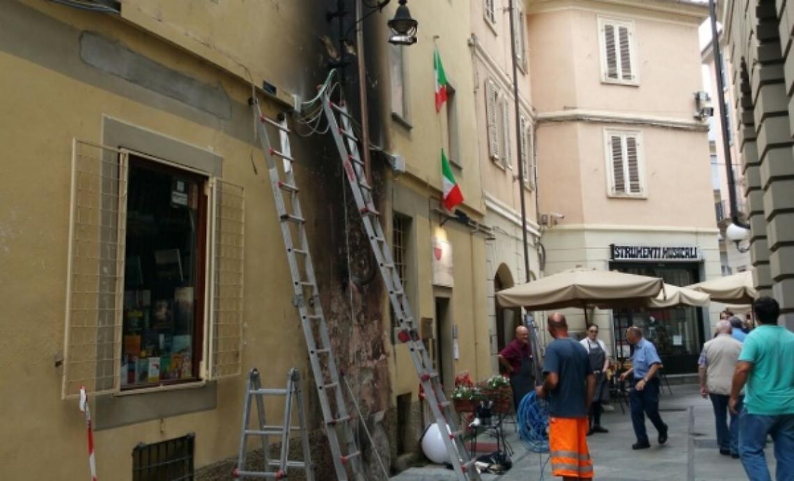 Rogo al dehor di un ristorante del centro storico