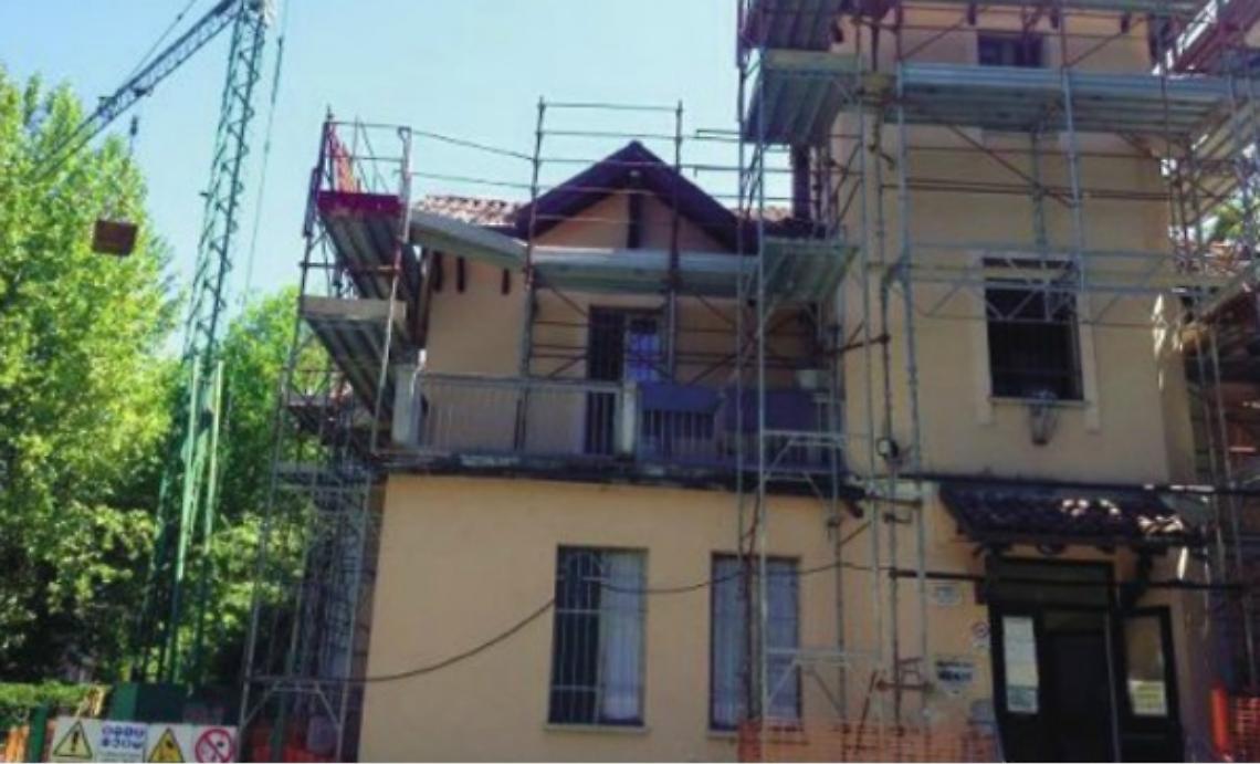 Lavori alla materna Boschetto per rifare il tetto