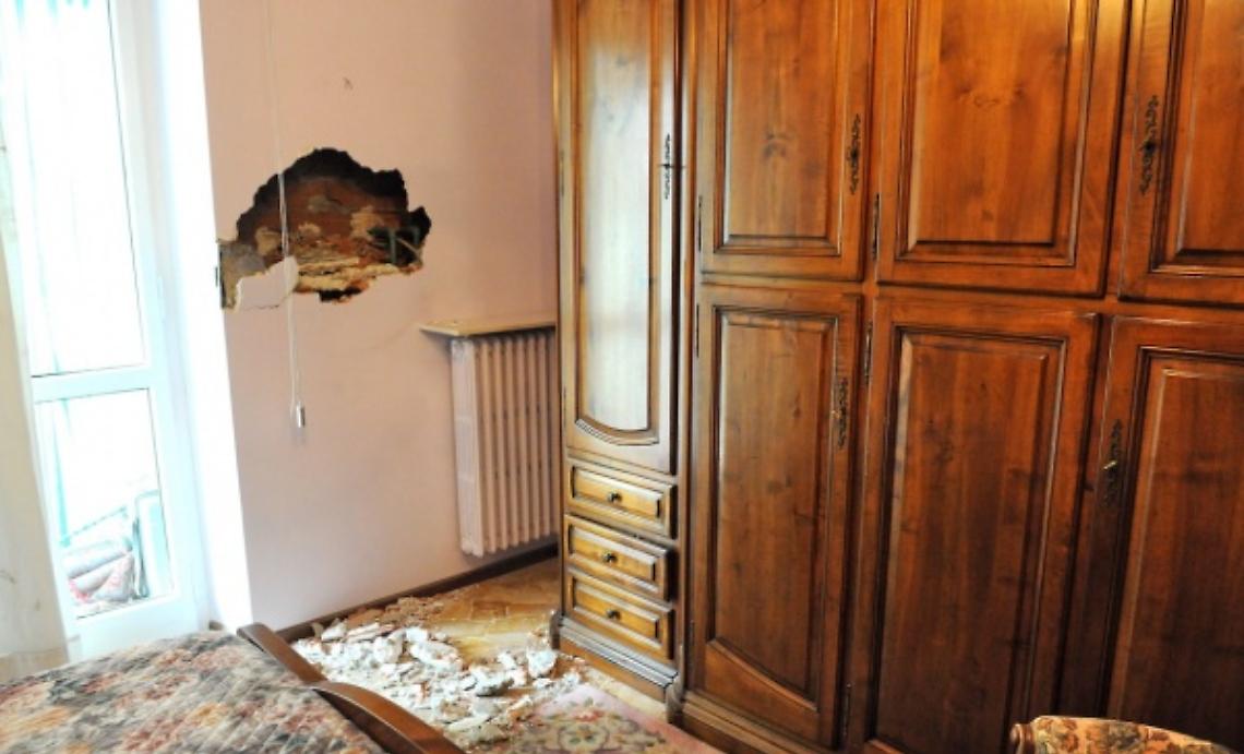 Ladri entrano al terzo piano e smurano cassaforte