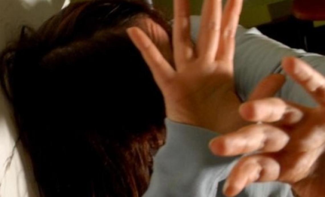 Picchiava la moglie incinta