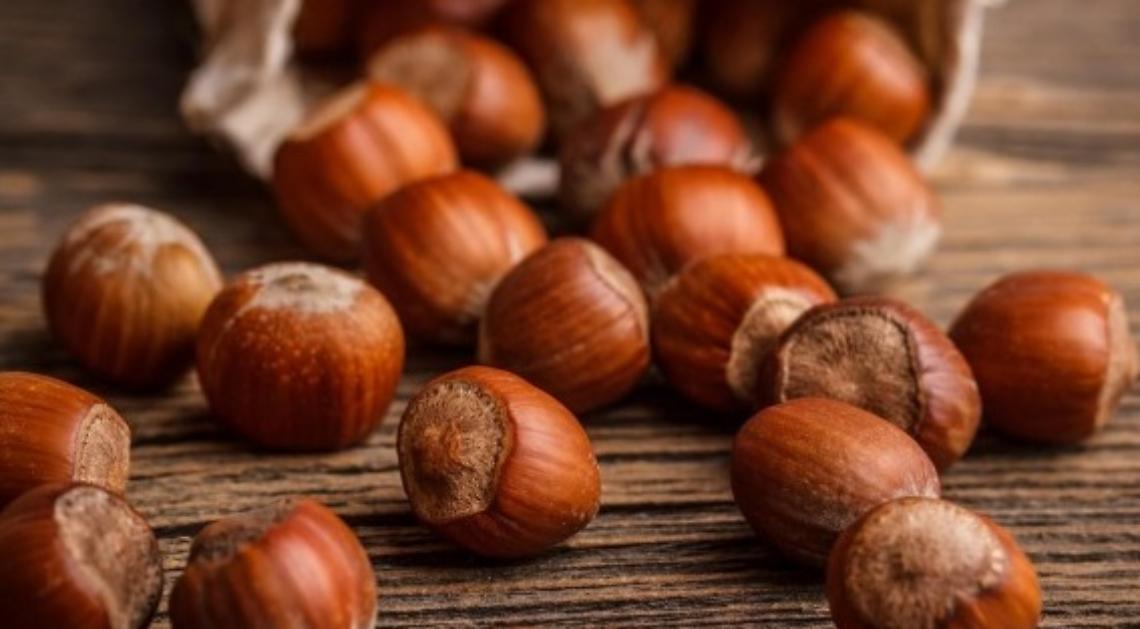 Sorpreso con una tonnellata di nocciole rubate