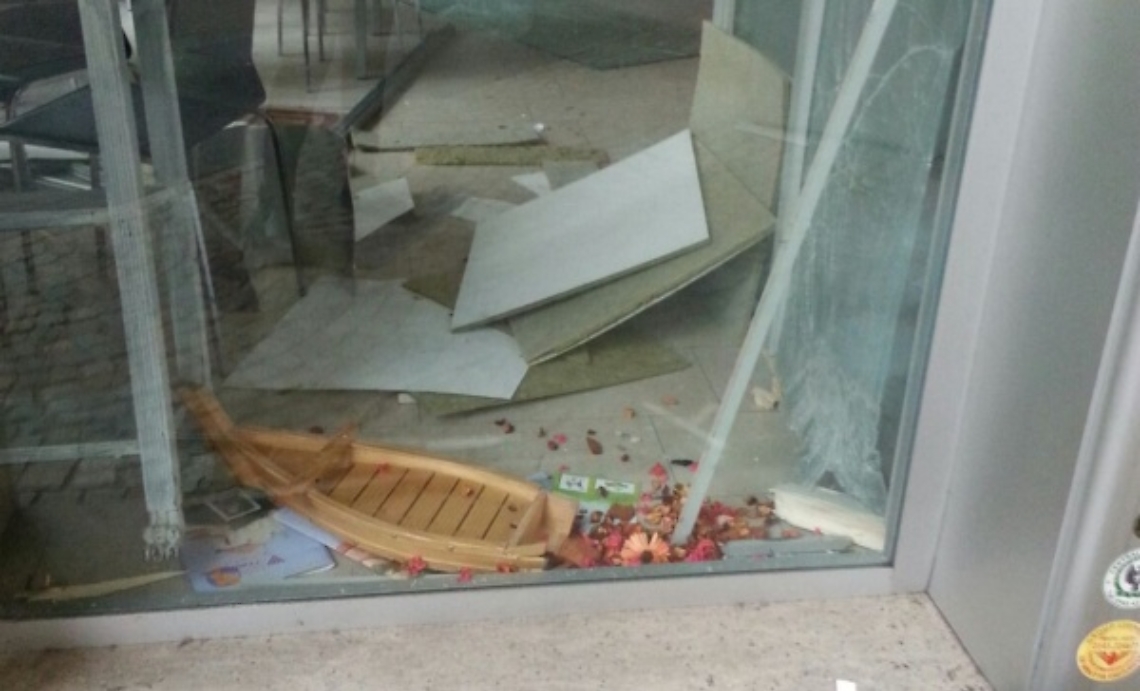 Bomba carta contro pizzeria di via Fontana