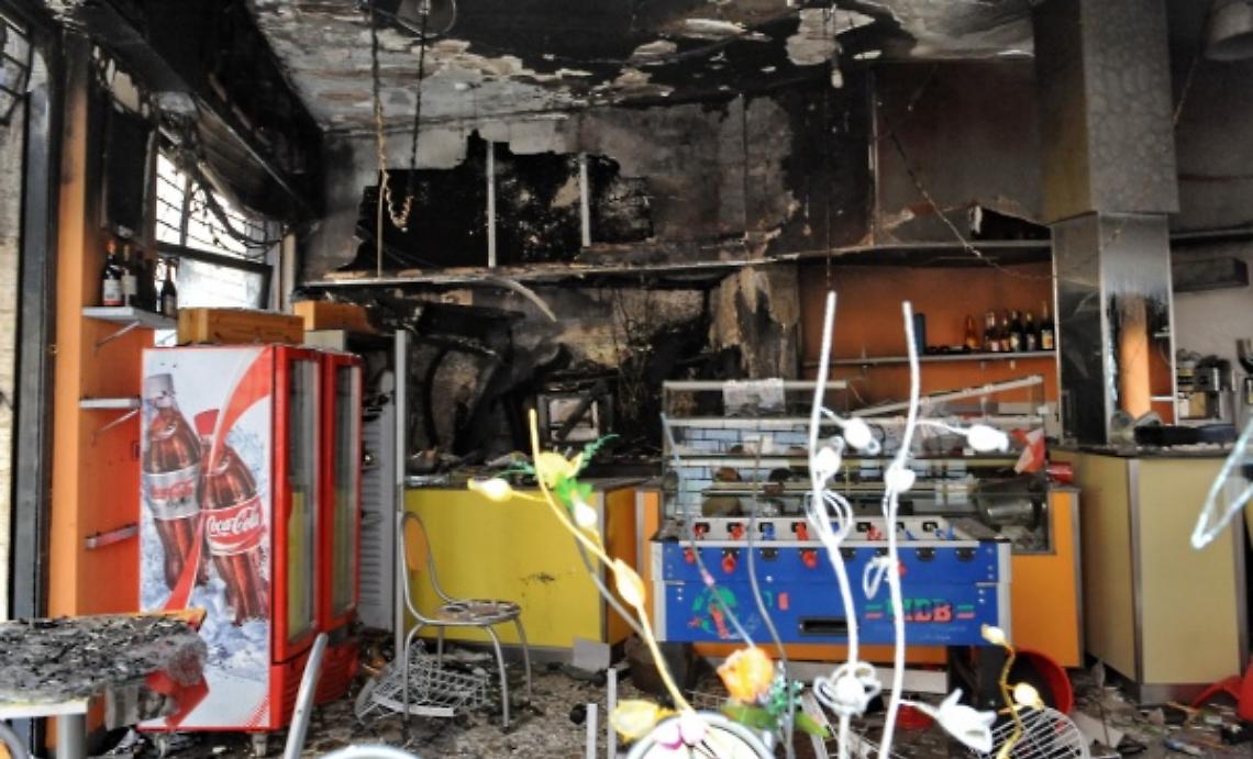 Scoppio nella notte in un bar di via Sella