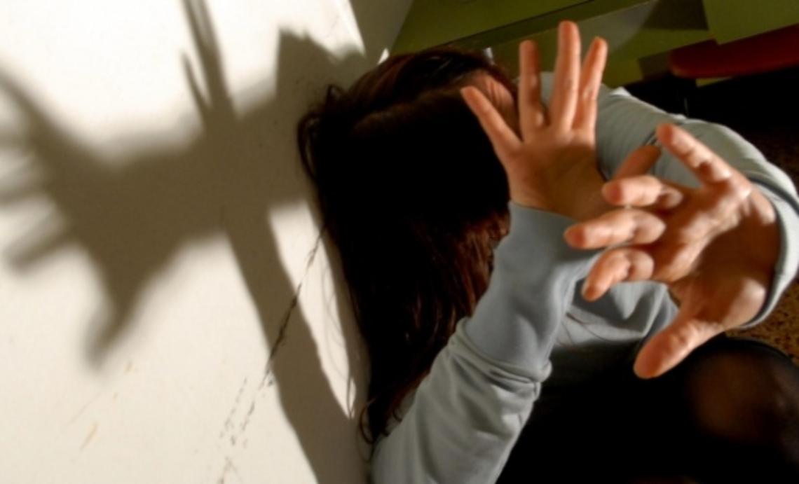 Picchia la moglie: arrestato un muratore romeno