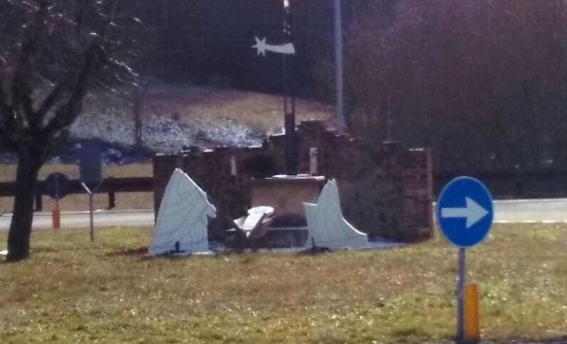 Vandali "decapitano" Giuseppe e Maria