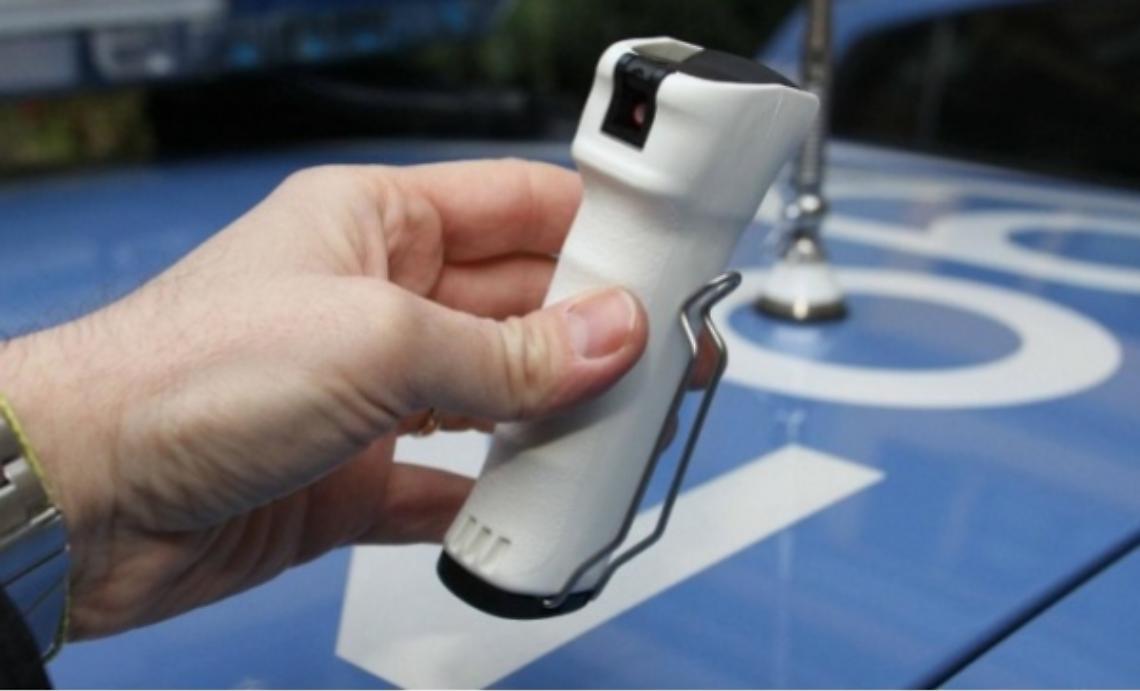 Asti, spray al peperoncino alle forze dell'ordine