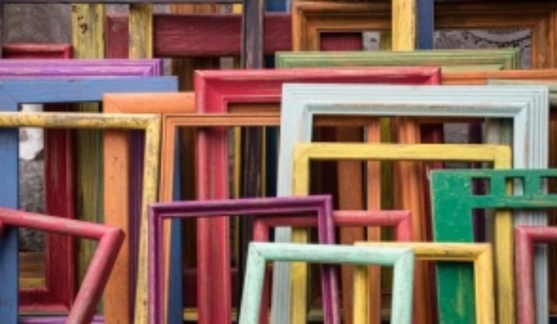 La cornice del bello, ma anche del brutto